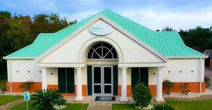 Front of the Baytown Texas dental office
